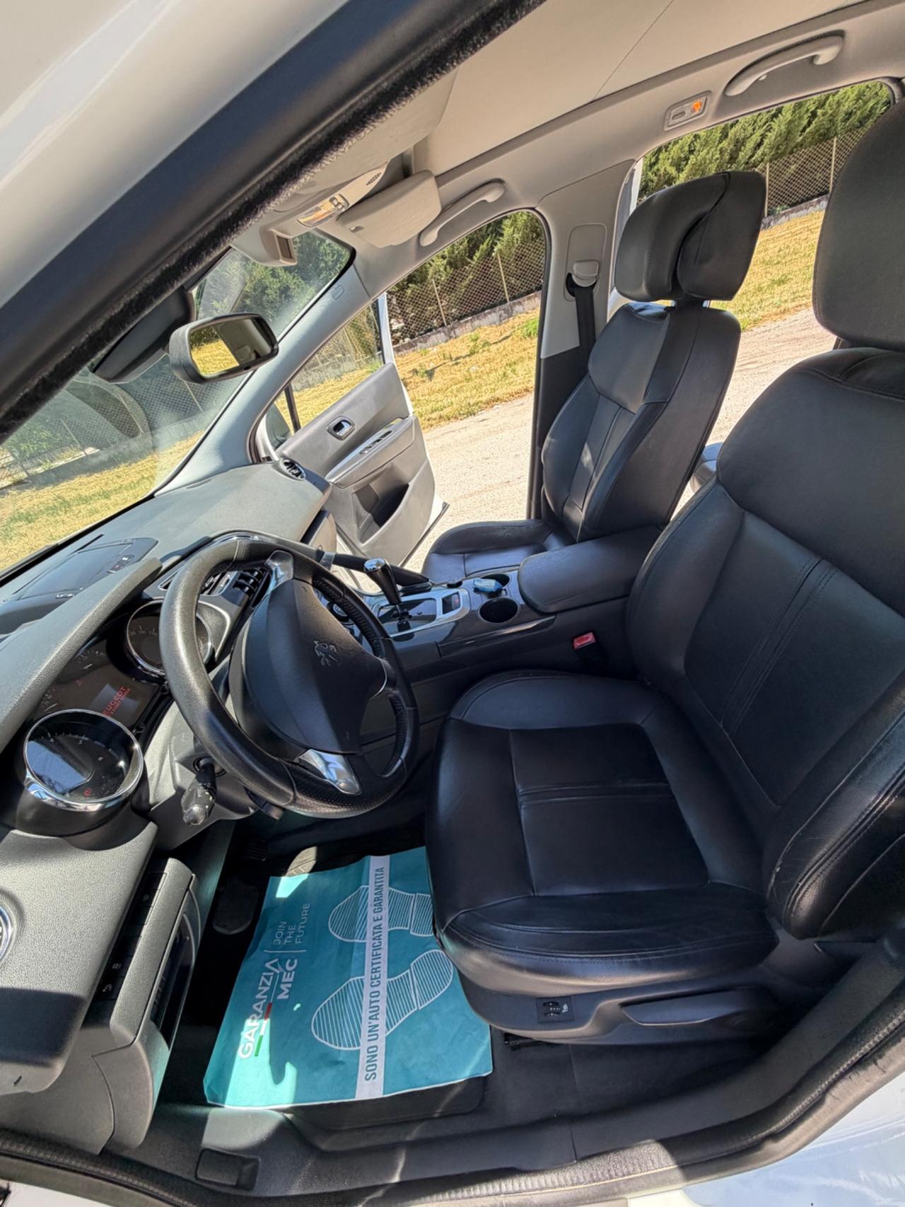 Peugeot 3008 1.6 e-HDi 115CV cambio robotizzato Stop&Start Active