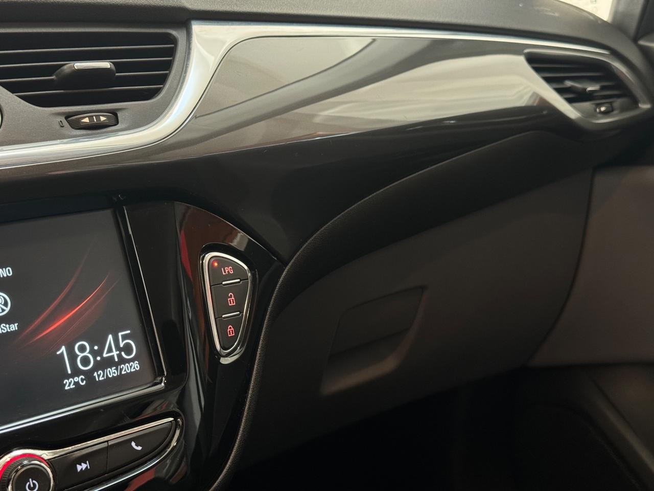 Opel Corsa 1.4 benzina/ GPL Innovation
