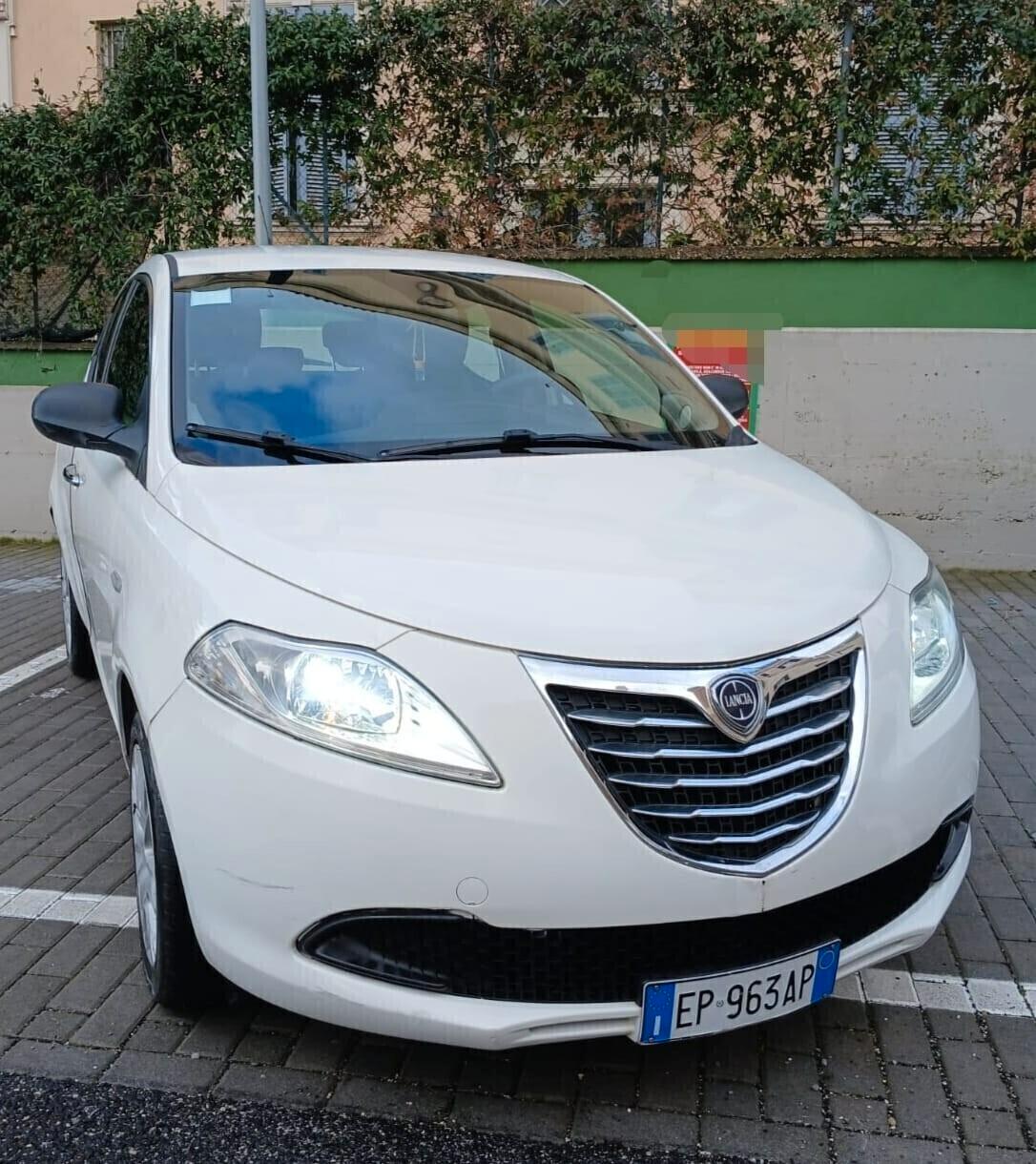Lancia Ypsilon 1.2 69 CV 5 porte GPL Ecochic Silver