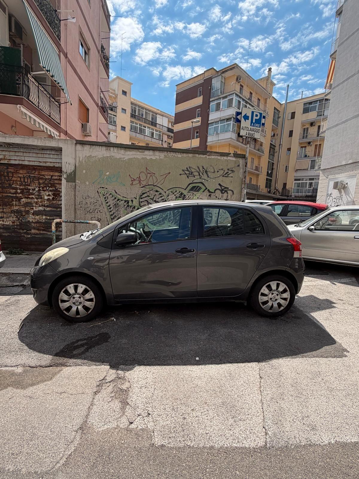 Toyota Yaris 1.0 benzina
