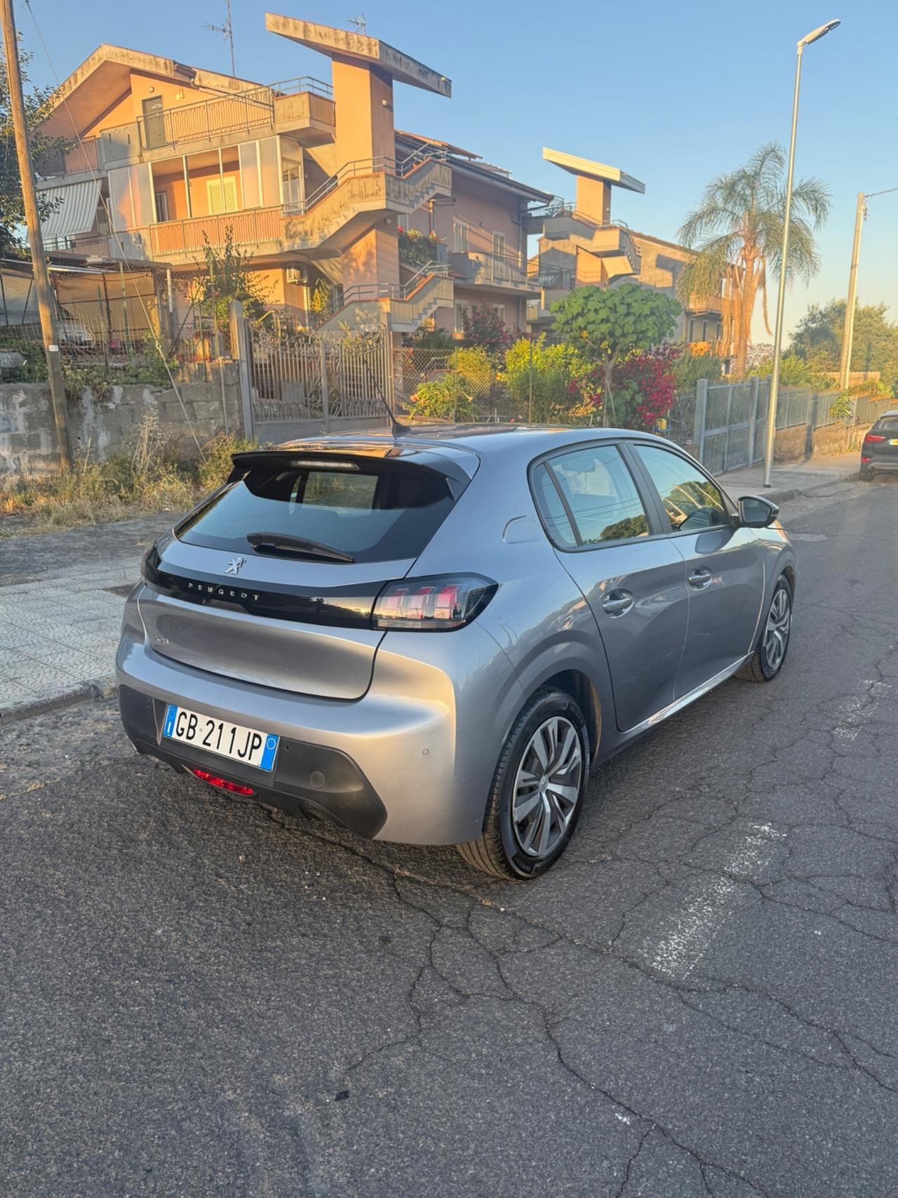Peugeot 208 PureTech 75cv