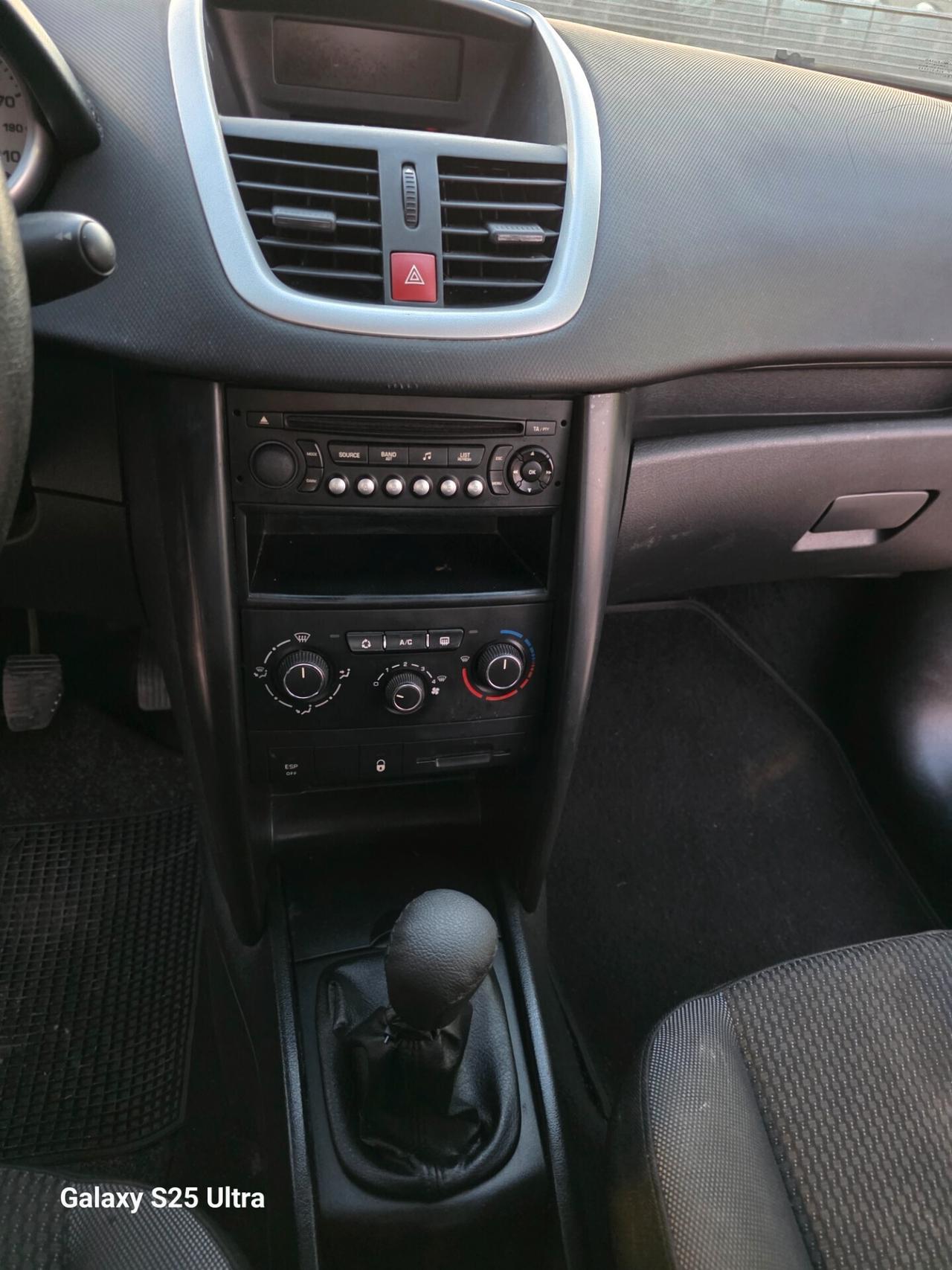 Peugeot 207 1.4 8V 75CV 3p. ONE Line