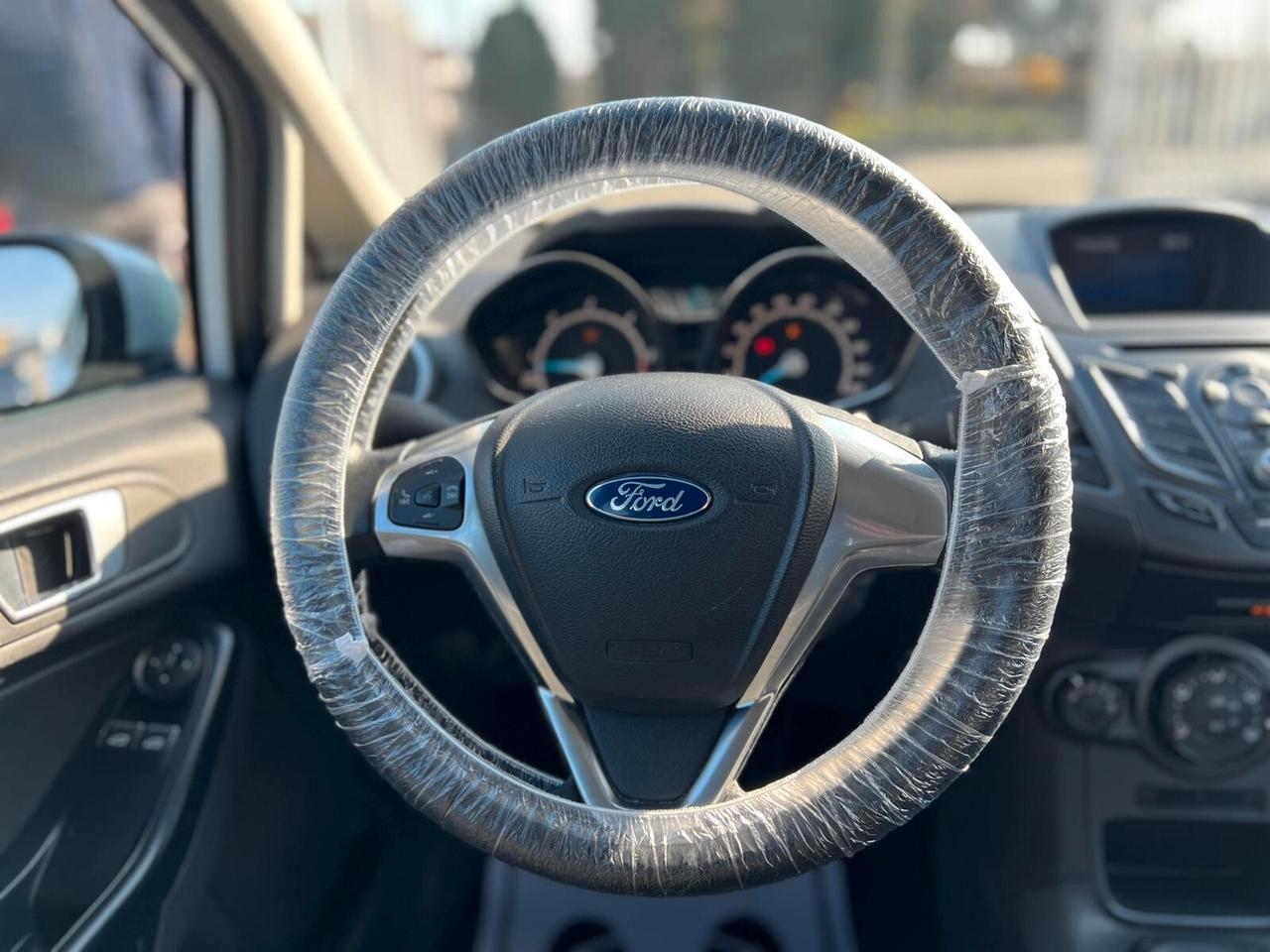 Ford Fiesta 1.5 TDCi 75CV 5 porte Black & White Edition