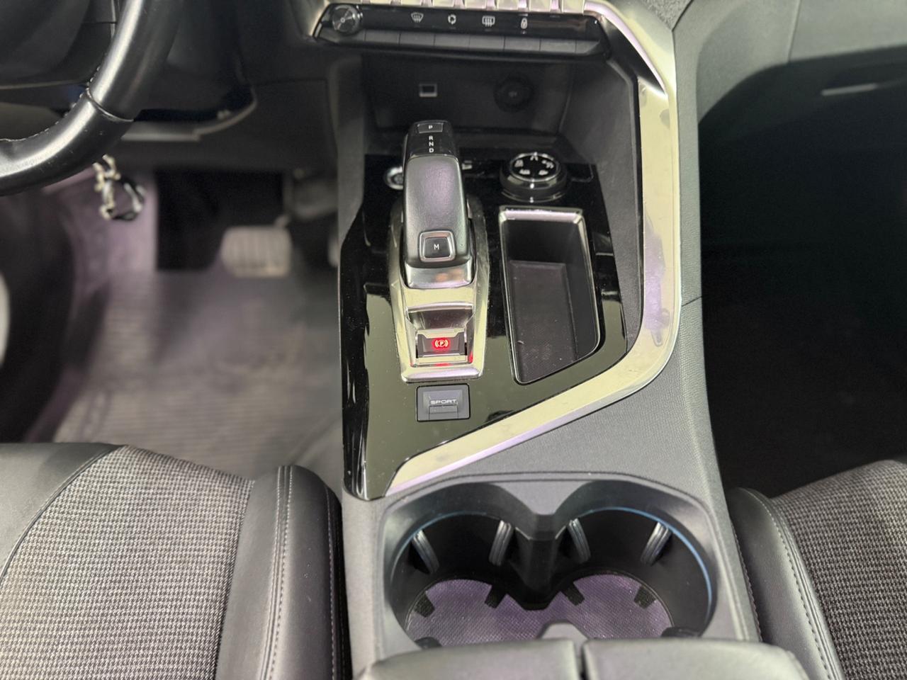 PEUGEOT 3008 CAMBIO AUTOMATICO (anno 2020)