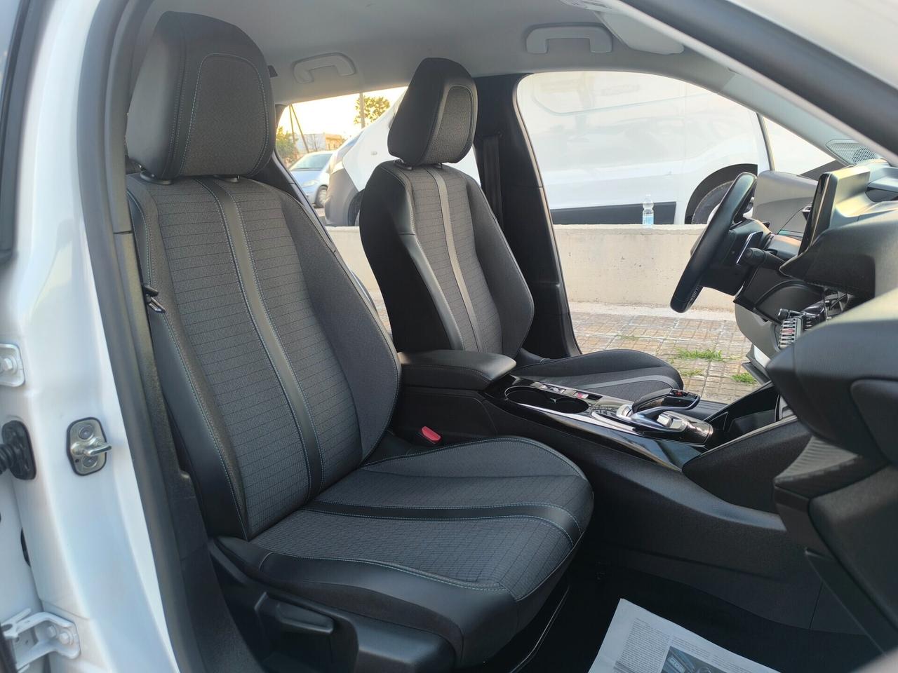 PEUGEOT 2008 1.5 DIESEL EAT8 ALLURE PACK NAVI 10 HD/COCKPIT/