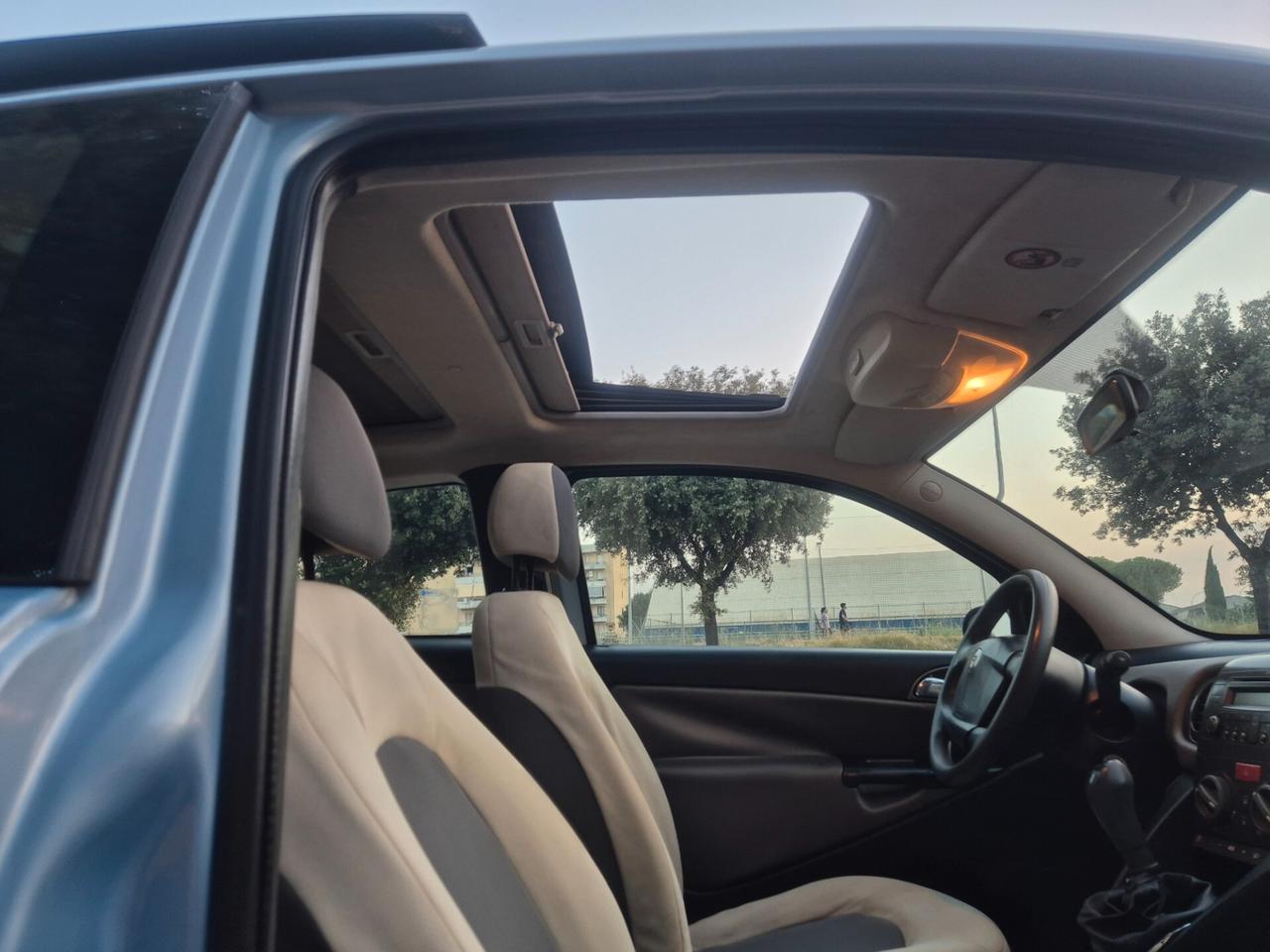 Lancia Ypsilon 1.3 MJT 69 CV Platino tetto apribileeeee