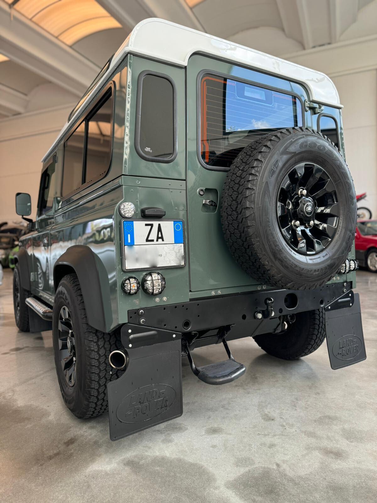 Land Rover Defender 90 2.2 TD4