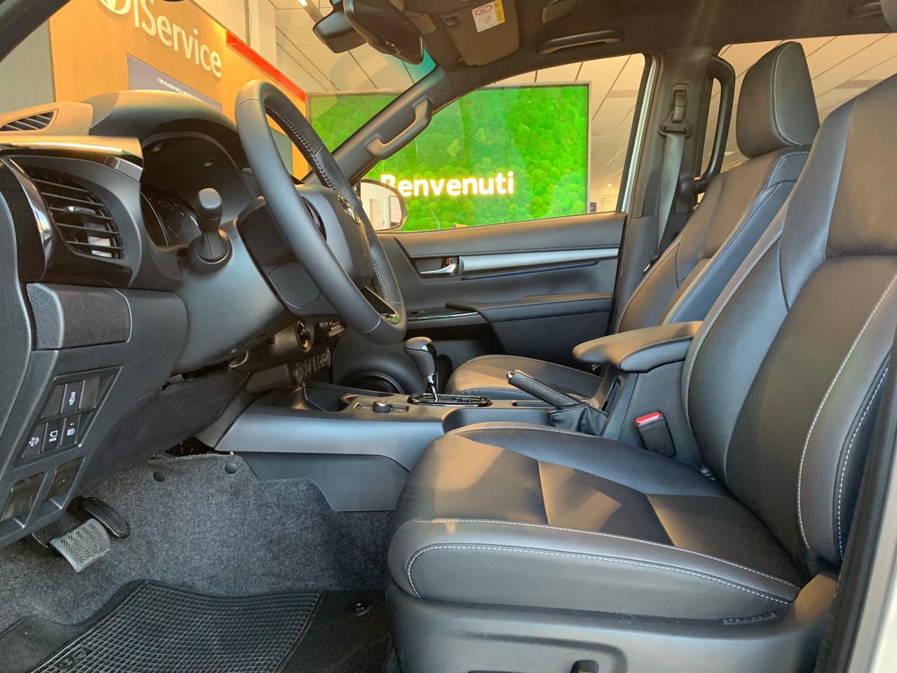 Toyota Hilux 2.4 d-4d double cab Invincible auto