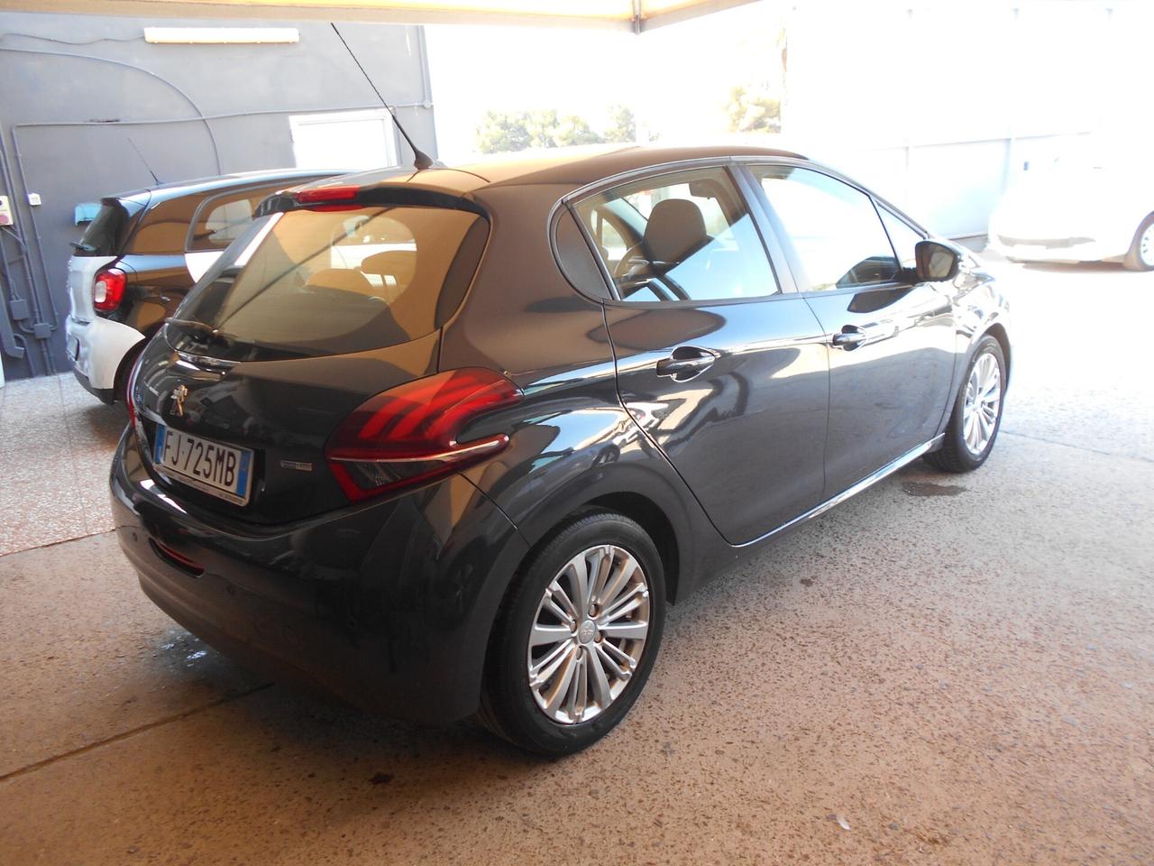 Peugeot 208 PureTech 82 5 porte Allure