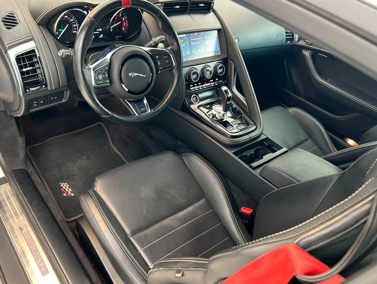 Jaguar F-Type 2.0 aut. Coupé Chequered Flag