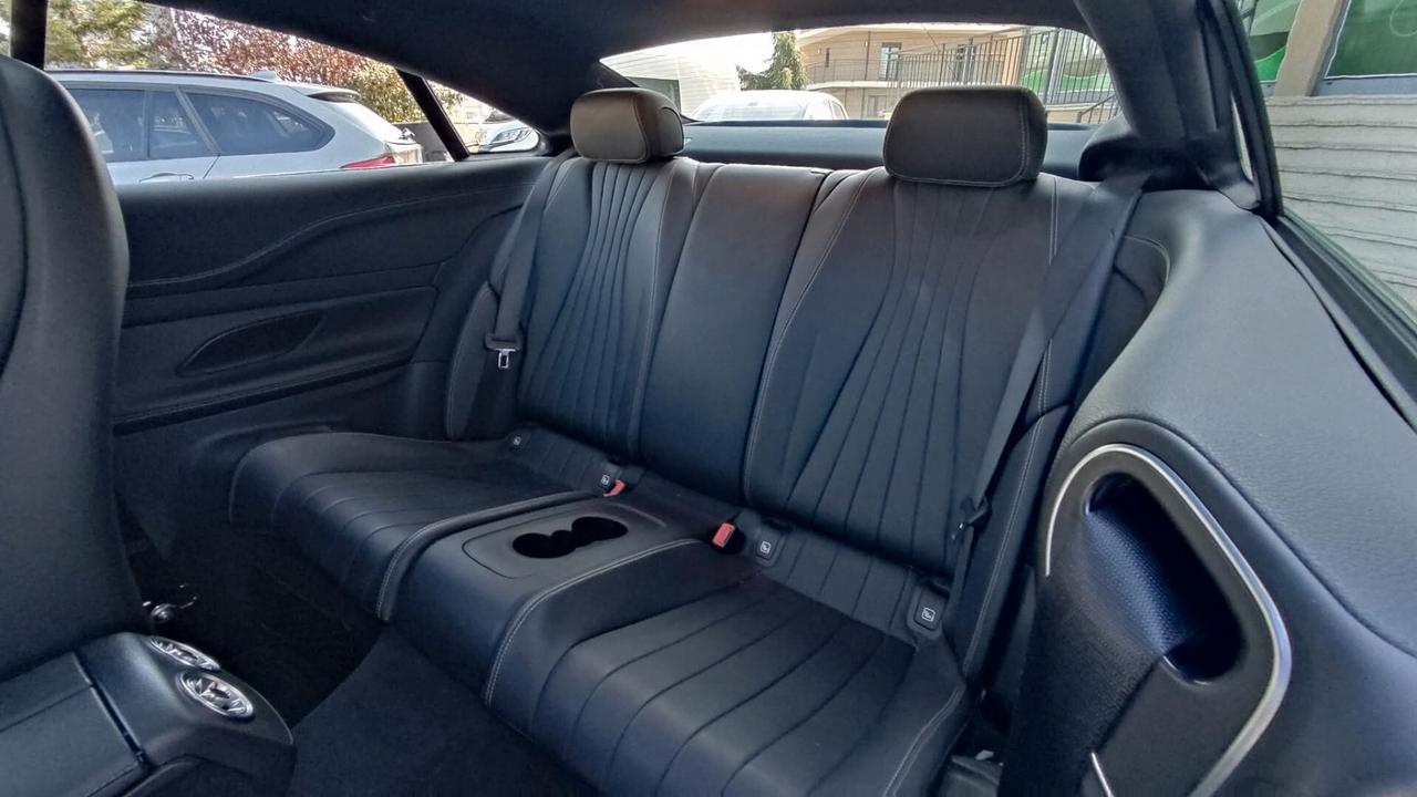 Mercedes-benz E 220 d Auto Premium AMG Coupé