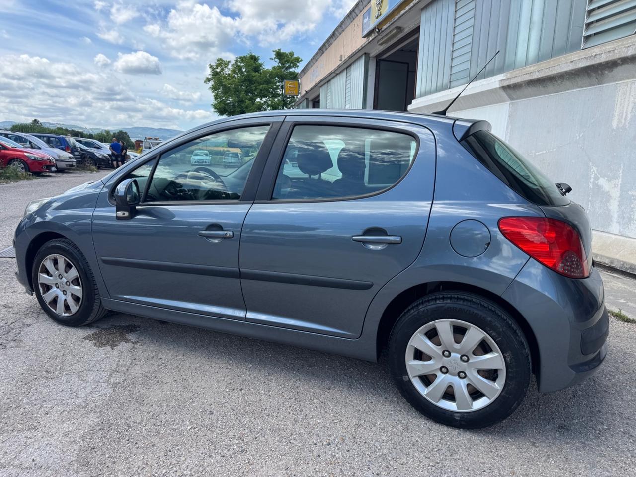 Peugeot 207 1.4 HDi 70CV 5p. ONE Line