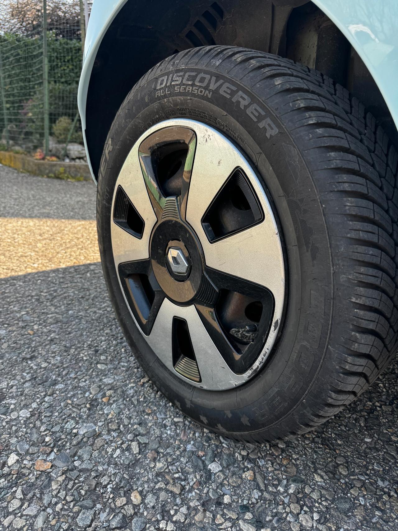 Renault Twingo 1.0 52kW Benz 5p *59.000 km*