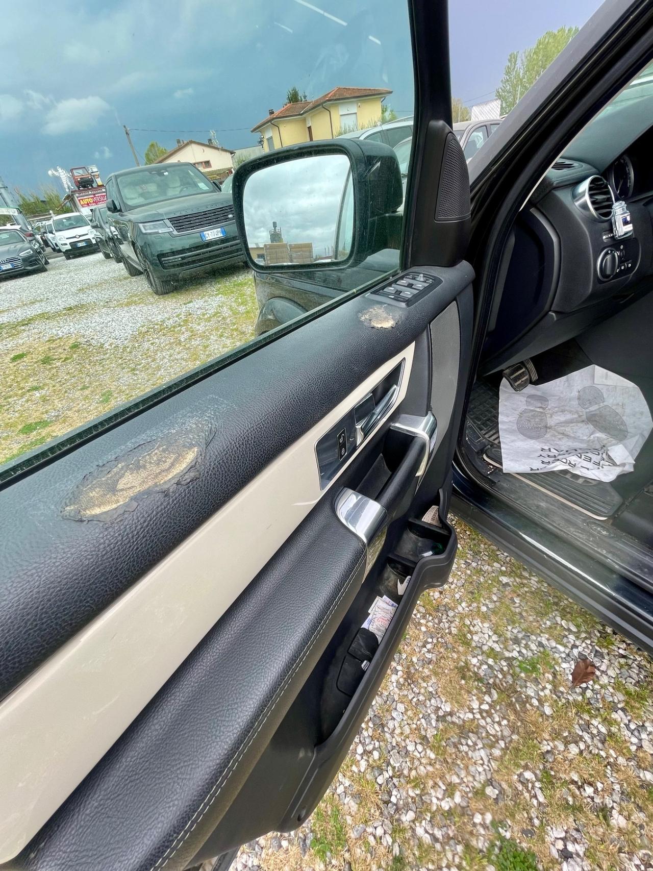 Land Rover Discovery 4 3.0 SDV6 245CV Black&White Limited Edition