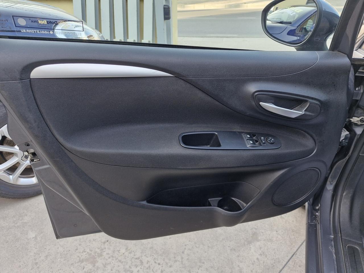 FIAT PUNTO 1.4 NATURAL POWER ANNO 2015 127000 KM