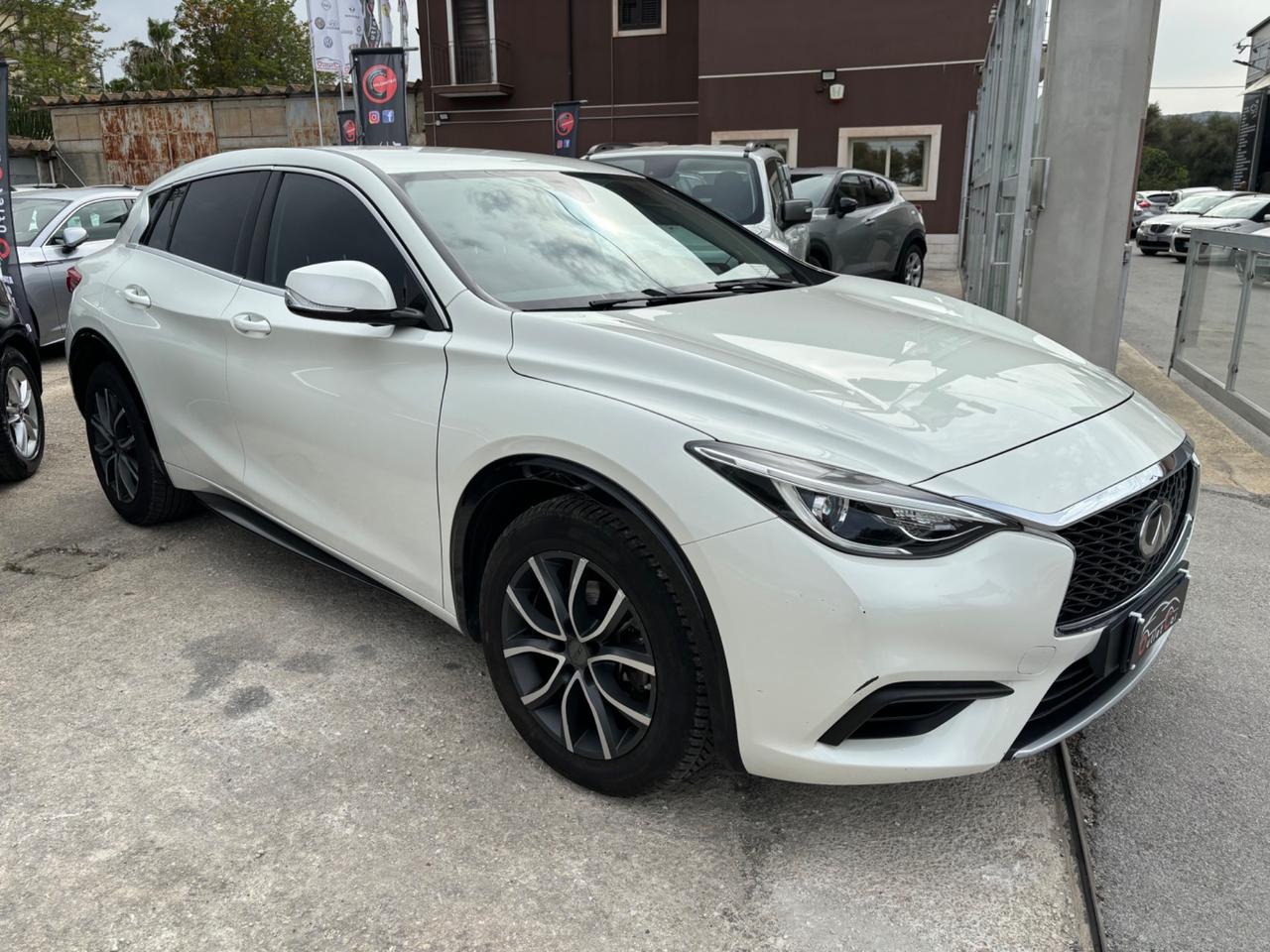 Infiniti Q30 1.5 diesel Business