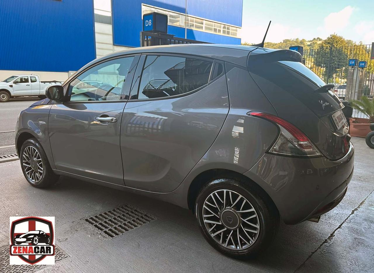Lancia Ypsilon 1.0 FireFly 5 porte S&S Hybrid Gold Plus Telecamera Cerchi in lega Car Play