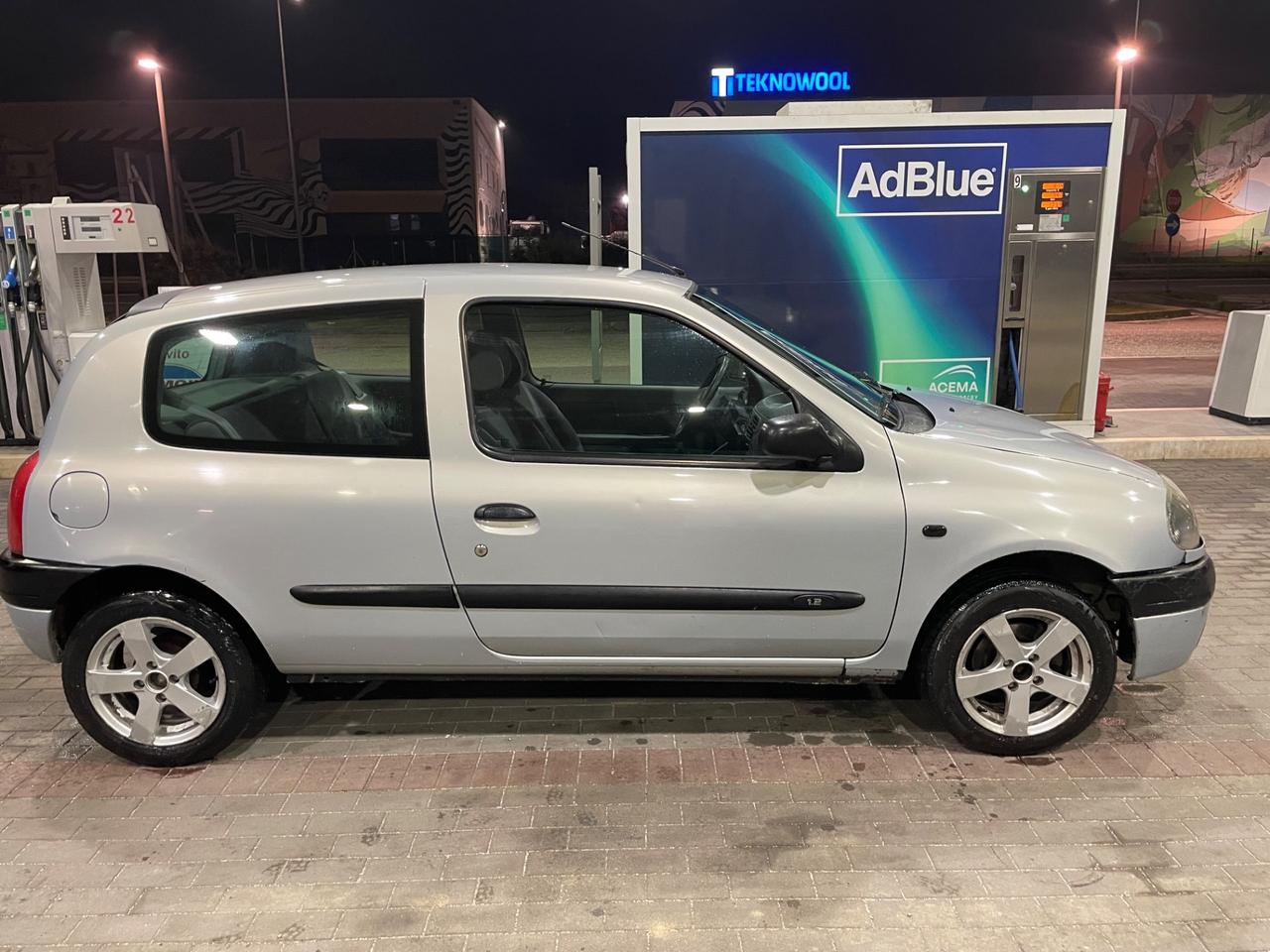 RENAULT CLIO 1.1 BENZINA NEOPATENTATI 183.000 KM ANNO 99.