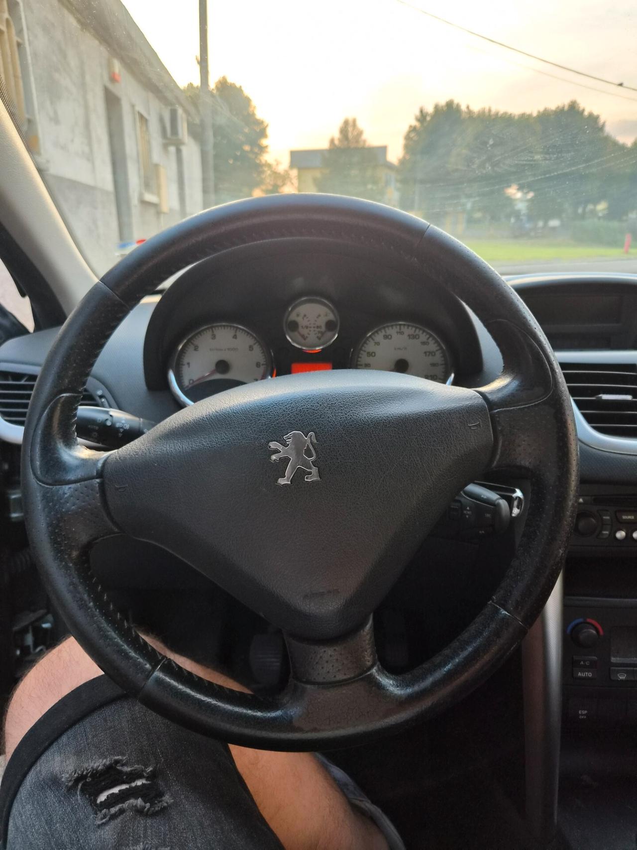 Peugeot 207 75CV 5p. X Line