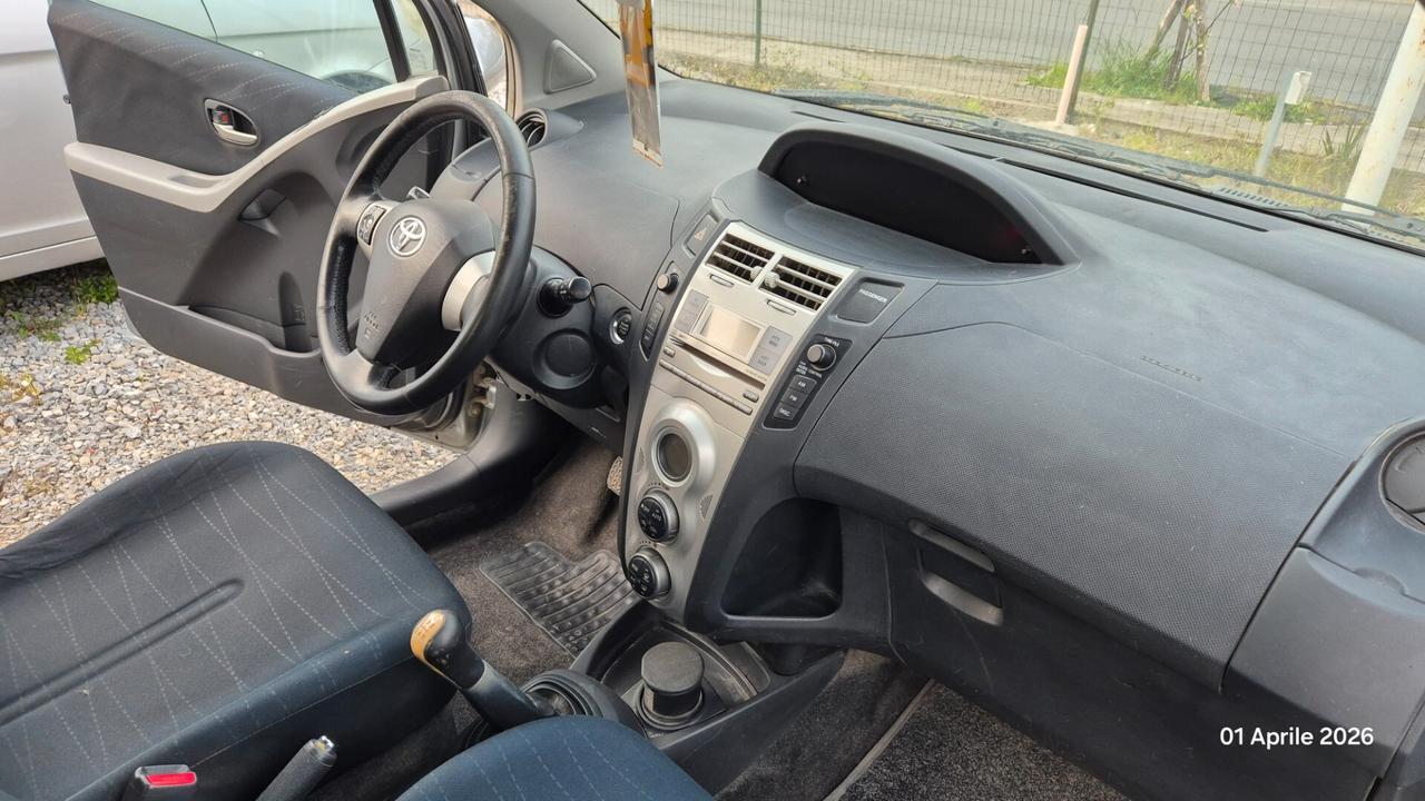 Toyota Yaris 1.3 5 porte Luna
