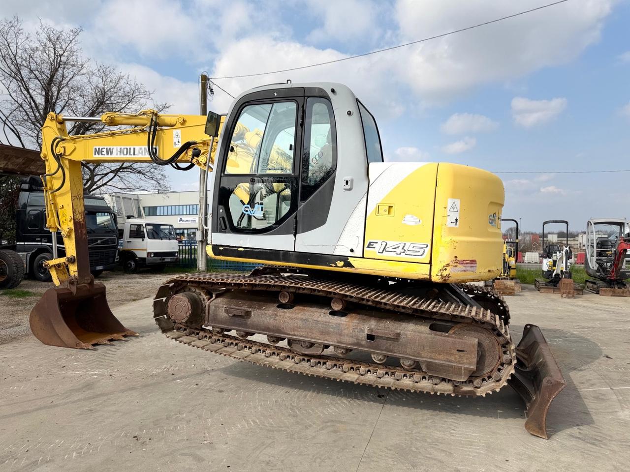 Escavatore NEW HOLLAND E145B TRIPLICE E LAMA
