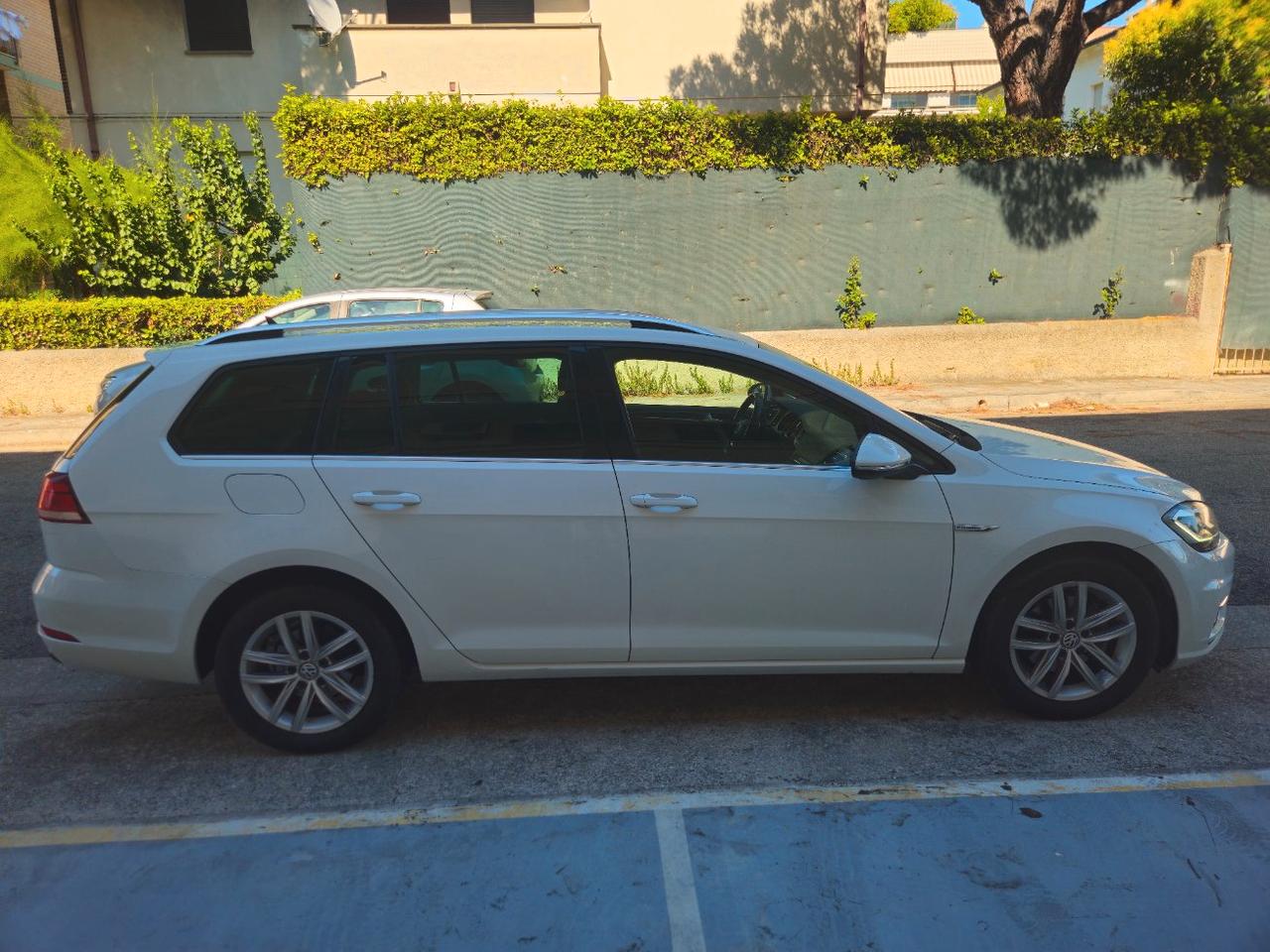 Volkswagen Golf Variant 1.4 TGI DSG EXECUTIVE BLUEMOTION