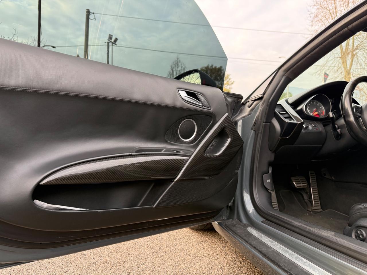 Audi R8 4.2 V8 FSI quattro R tronic