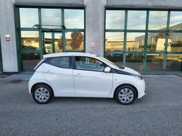 TOYOTA Aygo 1.0 VVT-i 69 CV 5 porte x-play NEOPATENTATI