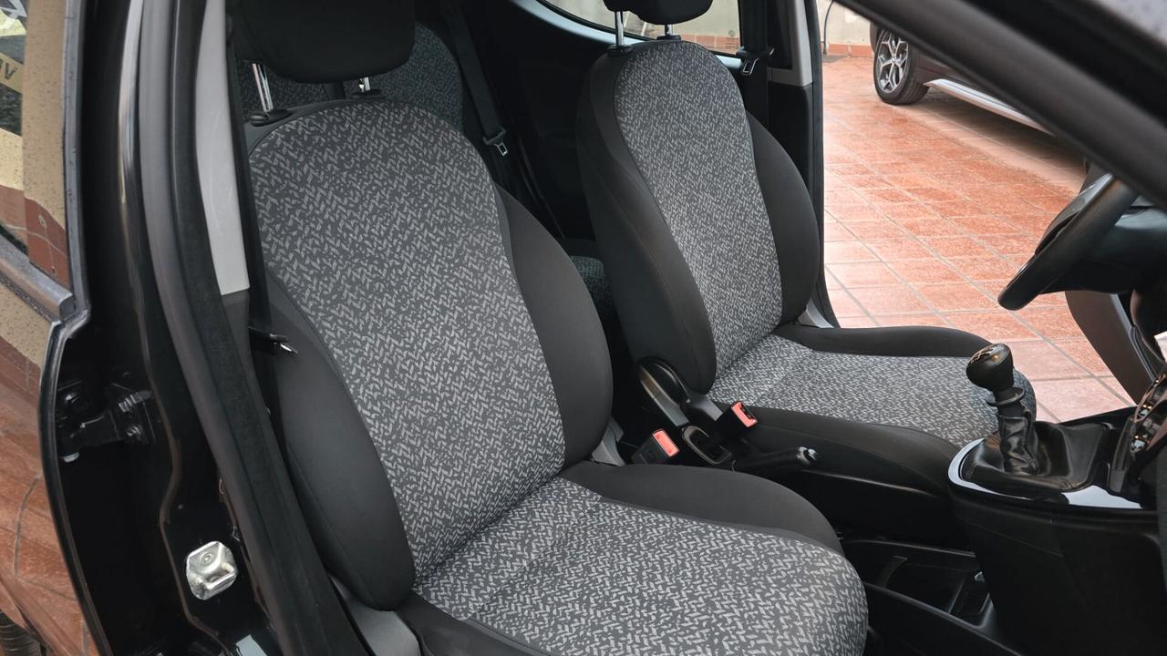 Lancia Ypsilon 1.0 FireFly 5 porte S&S Hybrid Silver