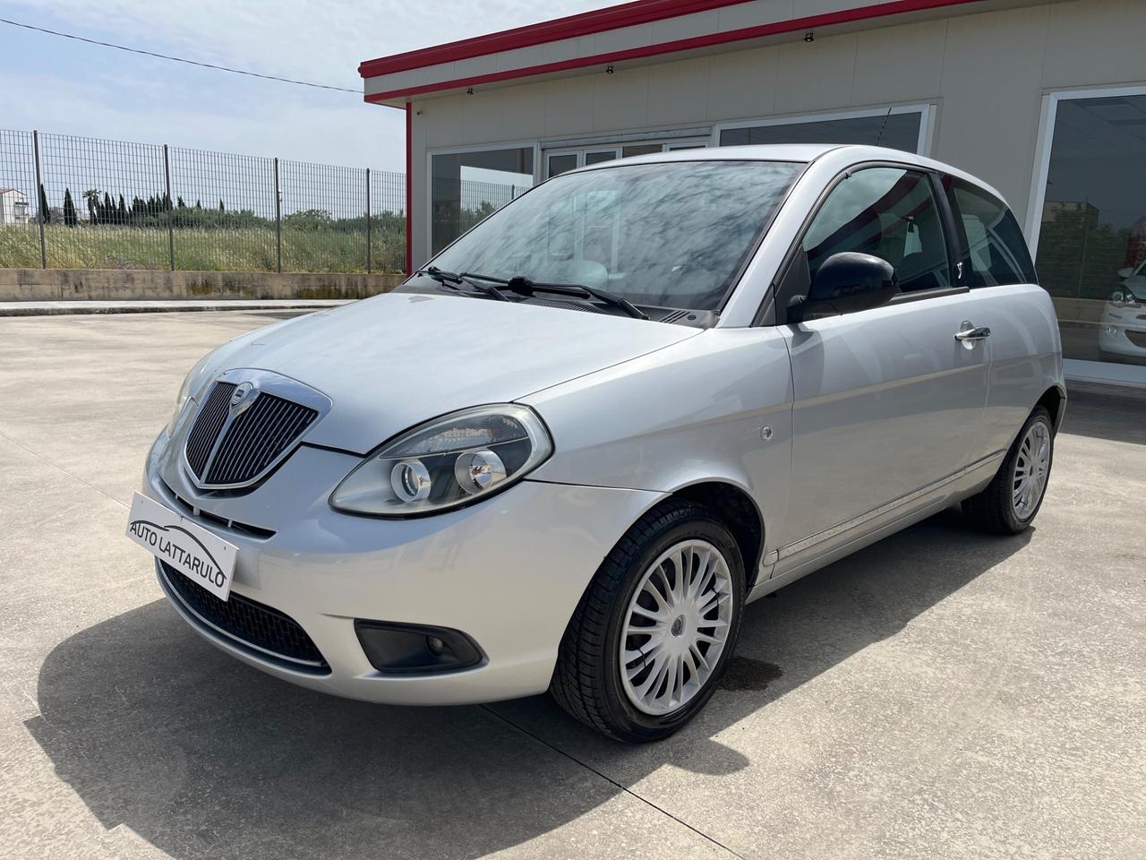 Lancia Ypsilon 1.2 69 CV Unyca