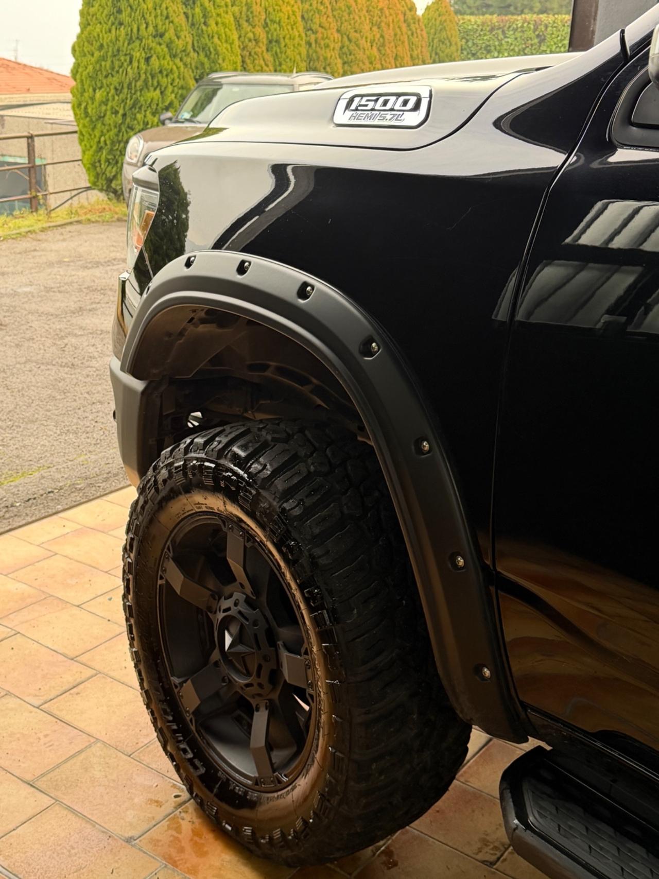 Dodge RAM 1500 5.7 V8 4x4 BIGHORN