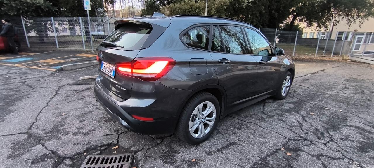BMW X1 auto incidentata