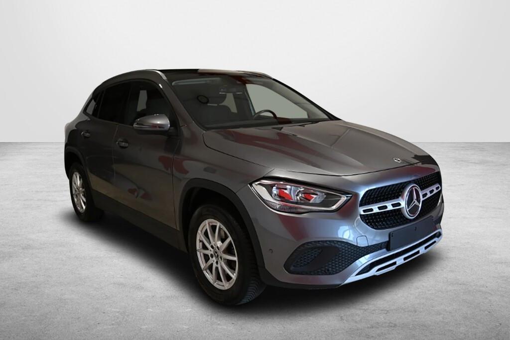 MERCEDES GLA 180D AUTOM + TETTO PAN