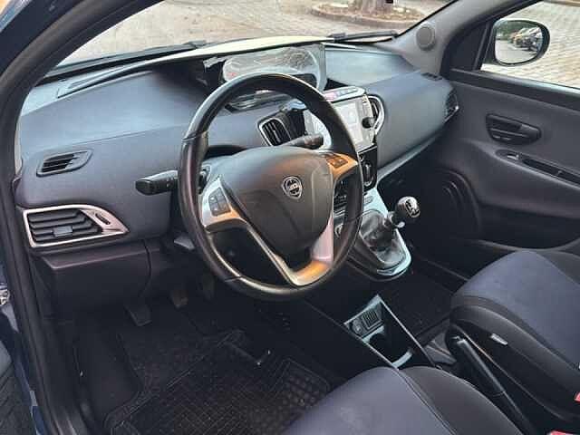 Lancia Ypsilon 1.0 FireFly 5 porte S&S Hybrid Ecochic Gold