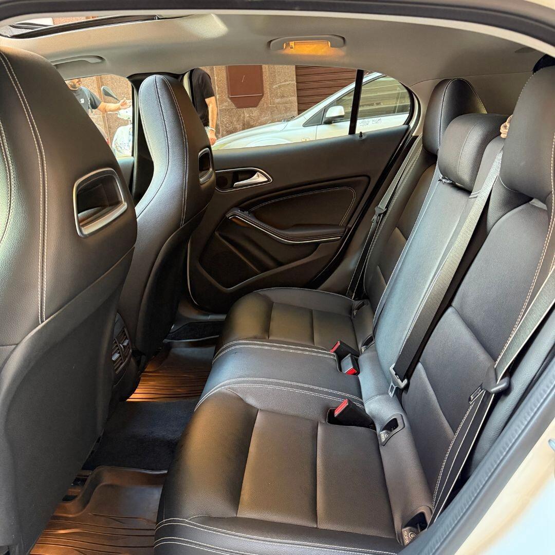 Mercedes GLA 200 d Premium Night Edition **FULL**
