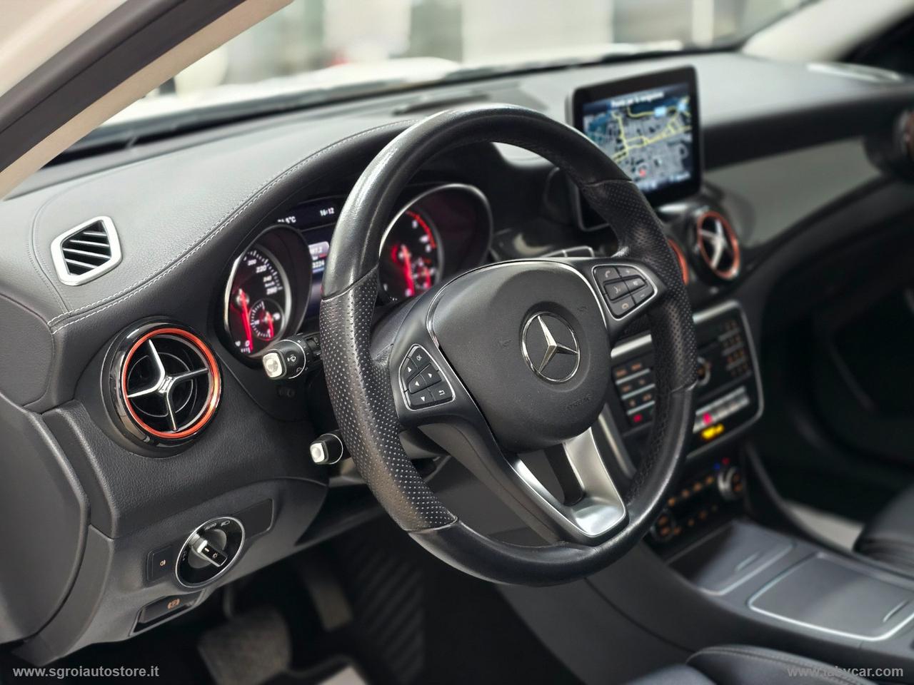 MERCEDES-BENZ GLA 200 d Automatic Premium NIGHT EDITION