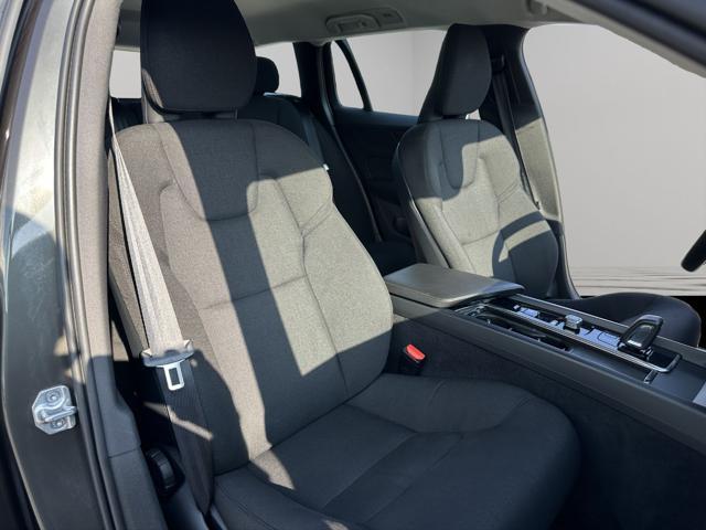 VOLVO V60 B4 (d) Geartronic Momentum Business Pro