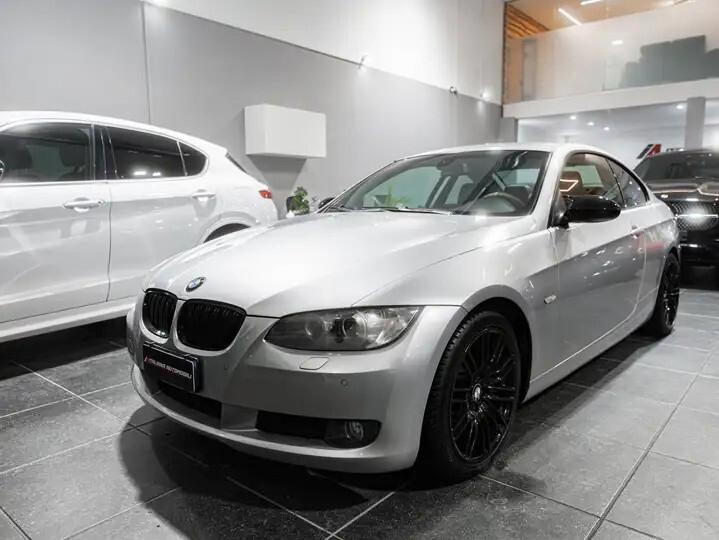 BMW Serie 3 Coupé E92 320d Attiva – Eleganza e Sportività