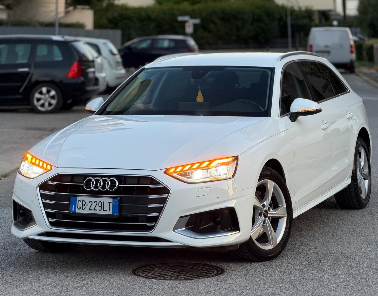 Audi A4 Avant Mild-Hybrid 35 TDI/163 CV S-line Edition