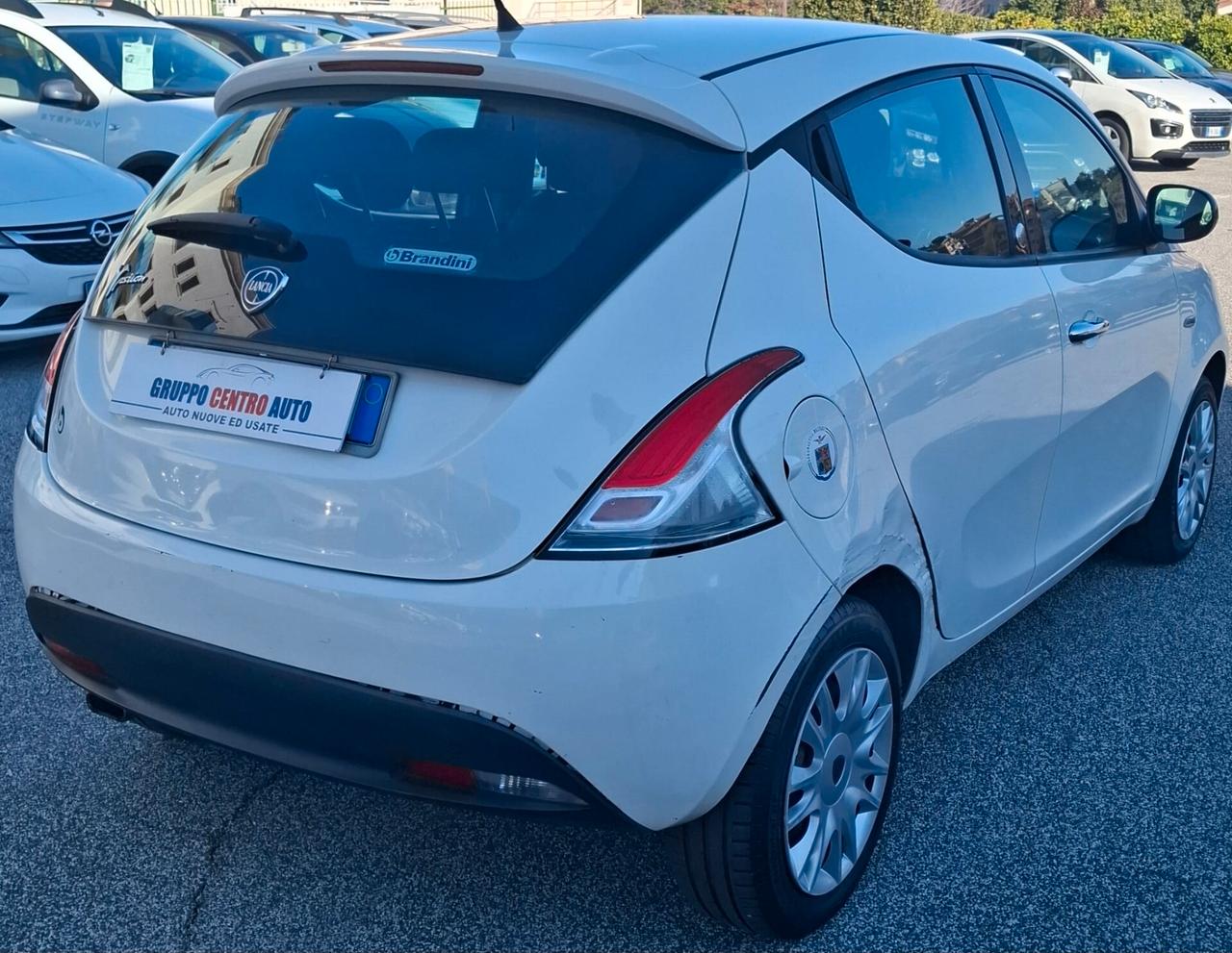 Lancia Ypsilon 1.2 69 CV GPL Ecochic Silver - 2012