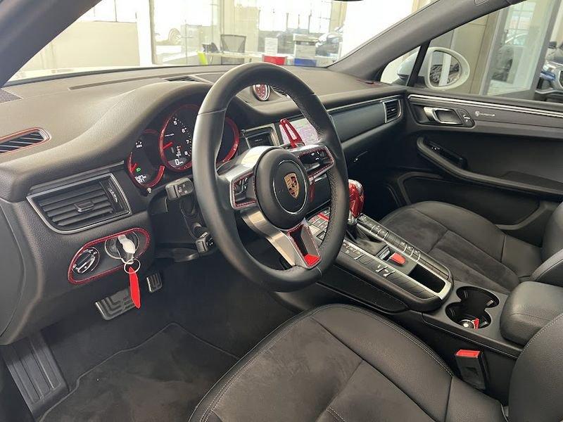 Porsche Macan -