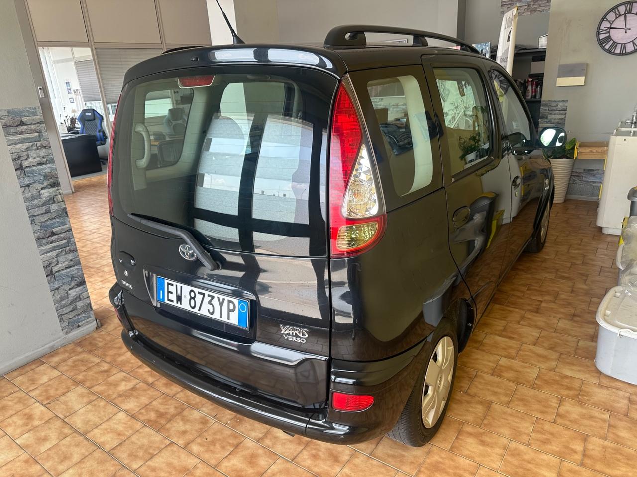 Toyota Yaris Verso 1.3benz. Cambio Automatico