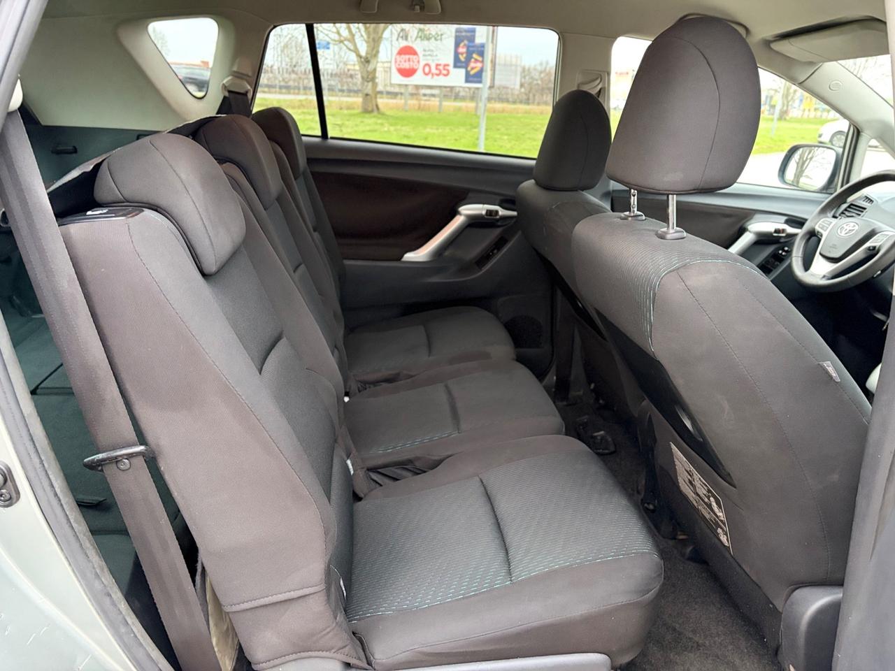 Toyota Verso 2.0 diesel 2012 7 posti Gancio Traino