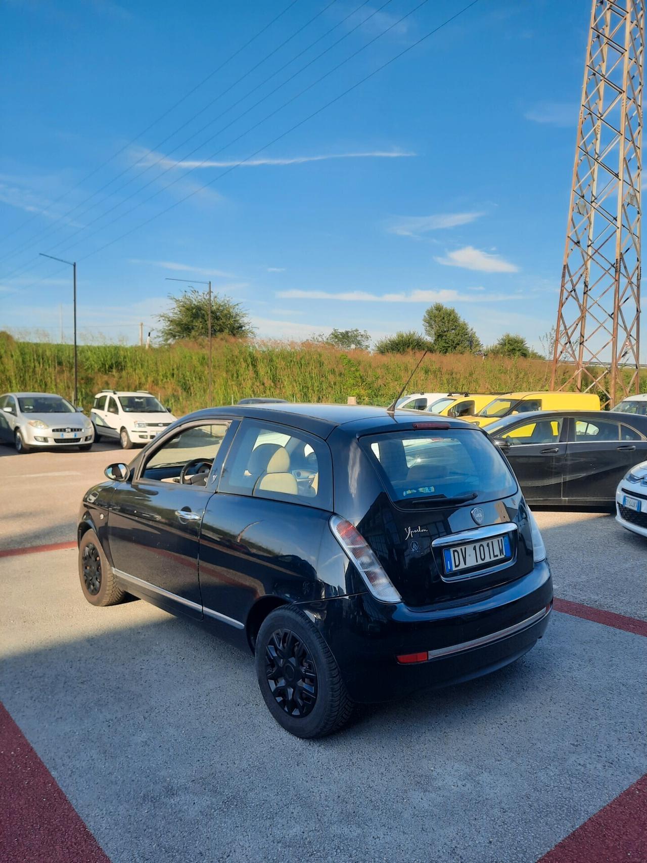 Lancia Ypsilon 1.2 Platino OK NEOPATENTATI