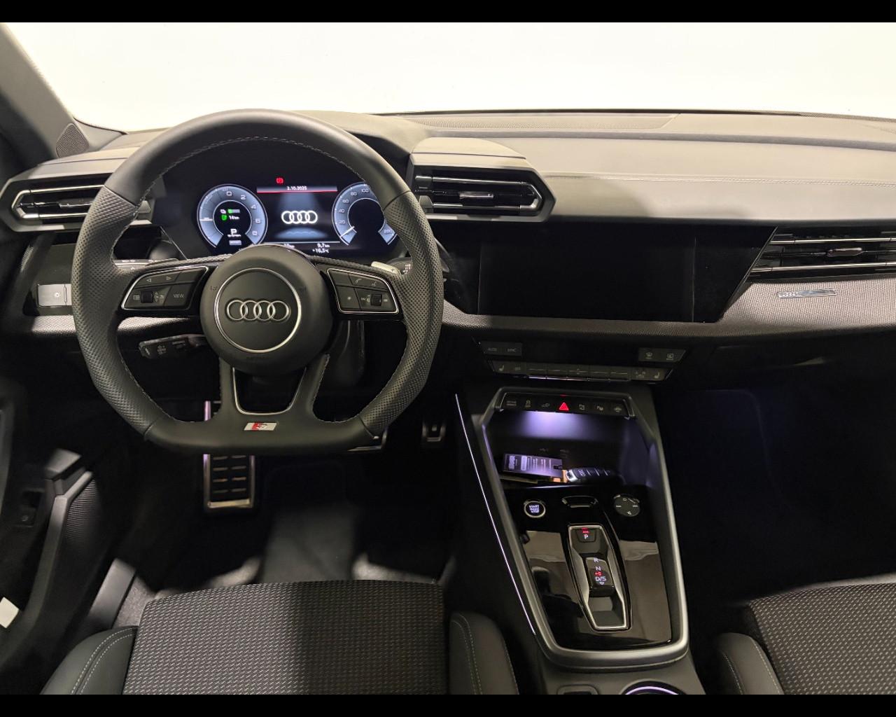 AUDI A3 ALLSTREET 40 TFSIe S-TRONIC IDENTITY CONTRAST