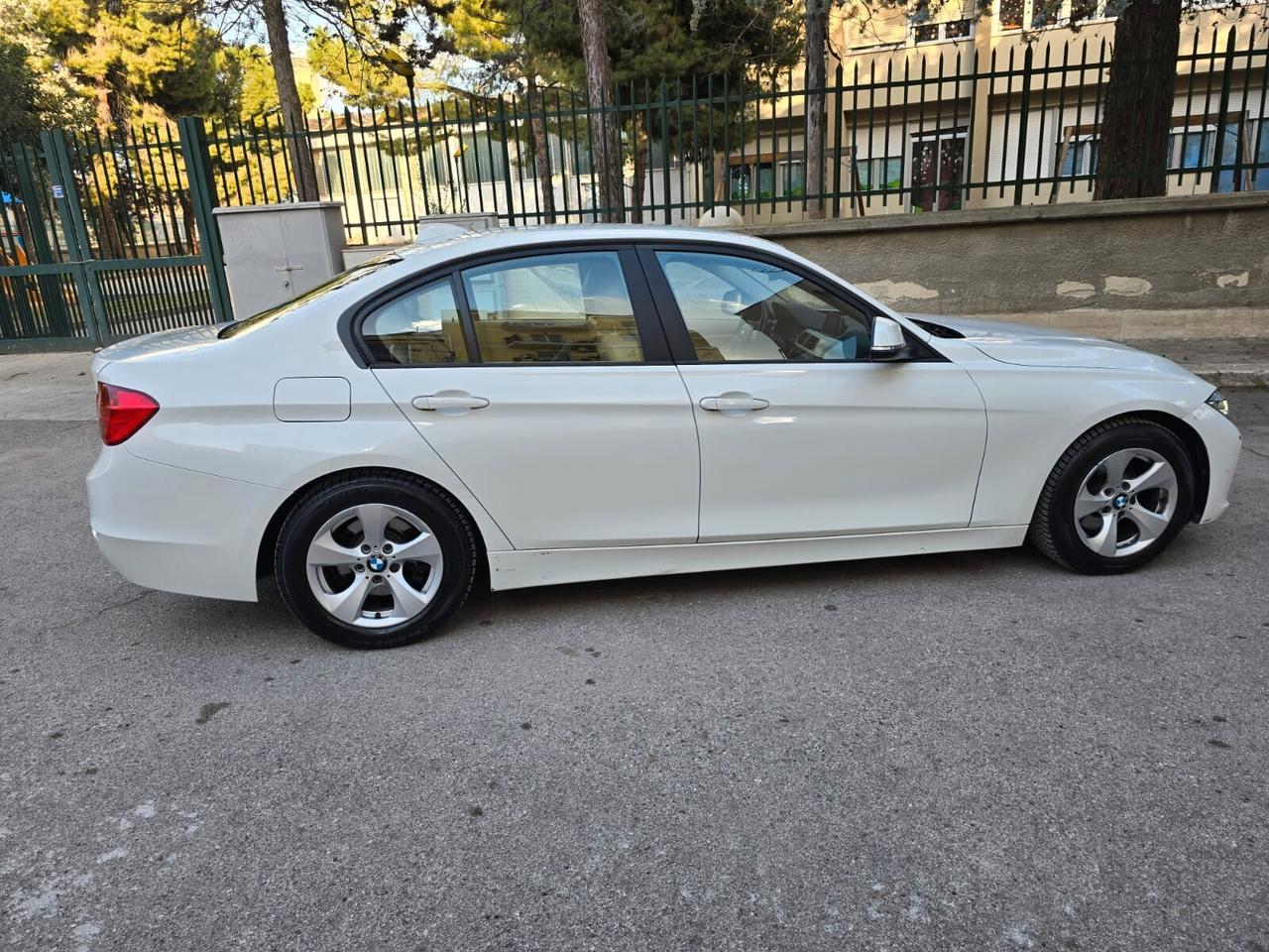 Bmw 320 320d Efficient Dynamics Luxury