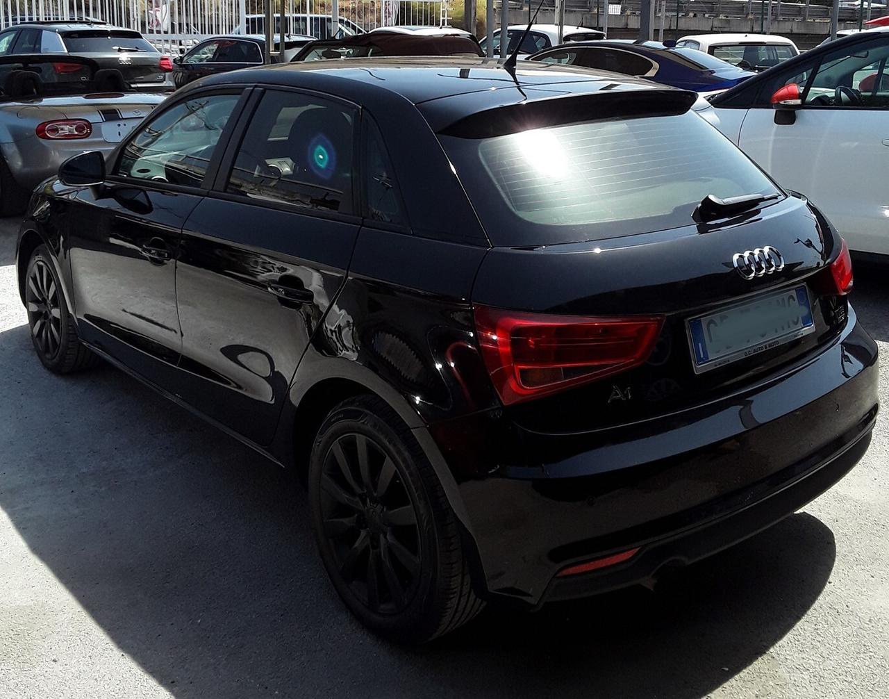 AUDI A1 1.0 TSFI 5P total blak