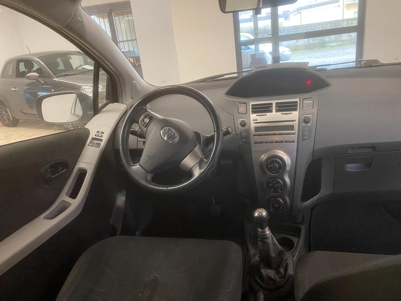 Toyota Yaris 1.0 5 porte Now benzina NEOPATENTATI