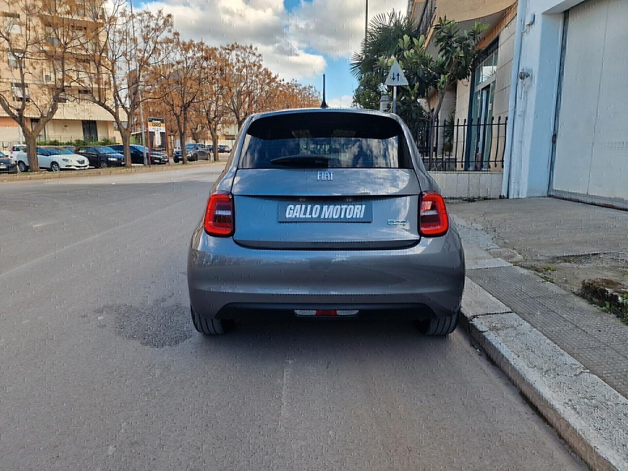 ACQUISTA O NOLEGGIA FIAT 500ELETTRICA ICON 42kw 118cv