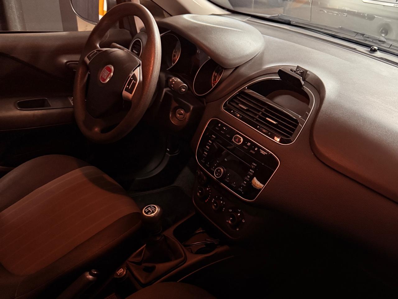 STUPENDA FIAT PUNTO GPL CON SOLI 84.047 KM